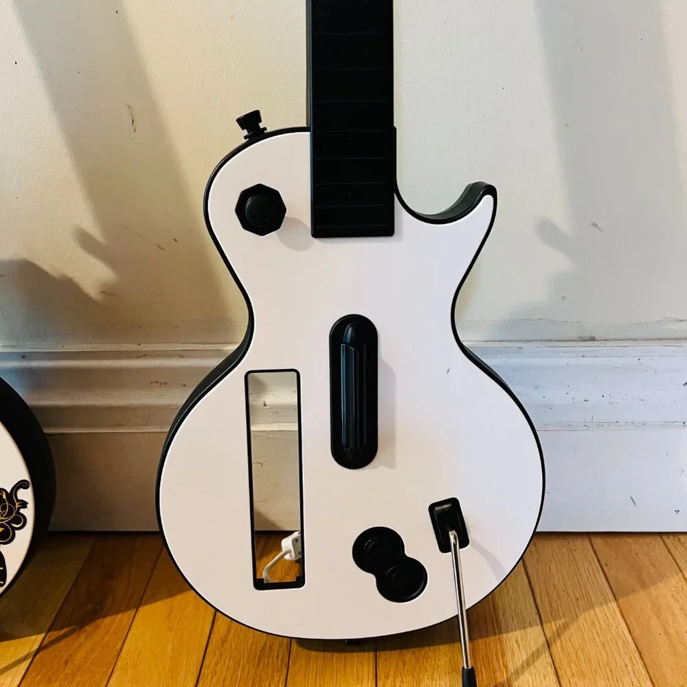 2 Nintendo Wii Wireless LES PAUL Guitar Controller Guitar Hero III & Rock Band